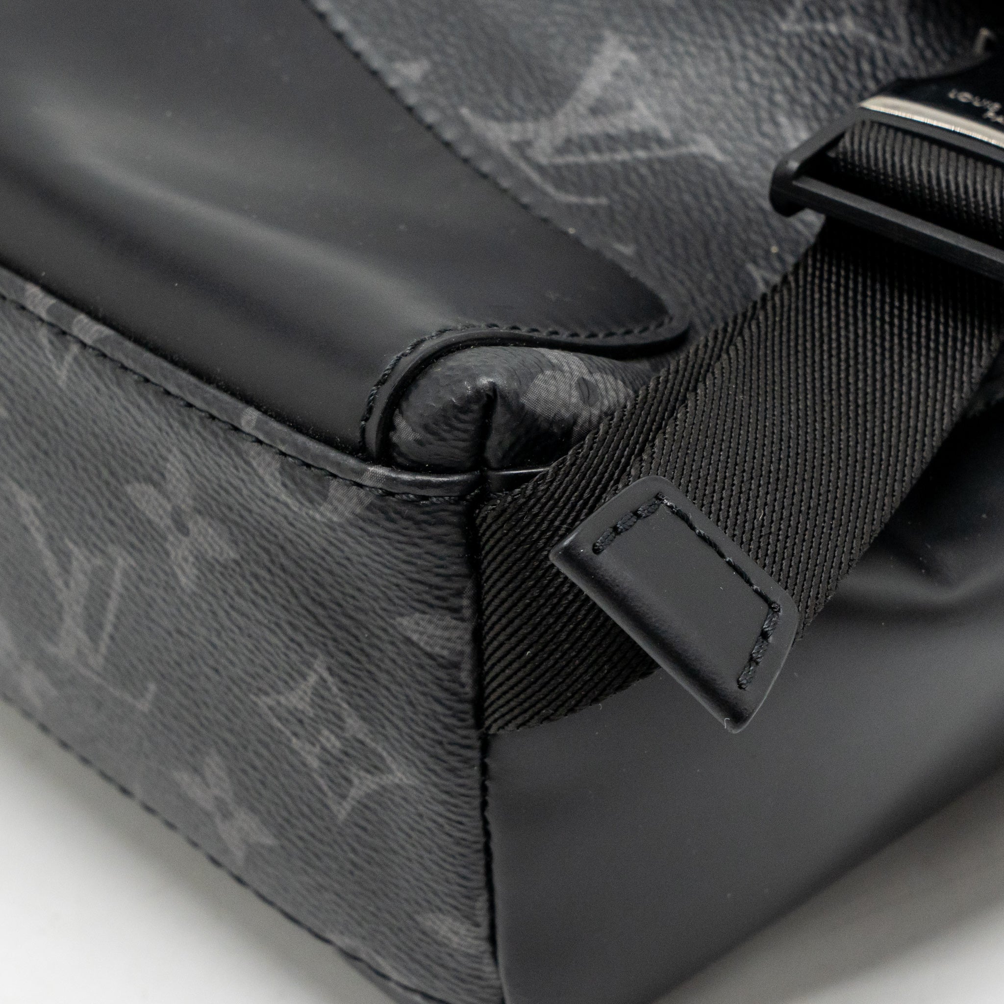 LOUIS VUITTON MESSENGER VOYAGER PM MONOGRAM ECLIPSE BLACK SHW