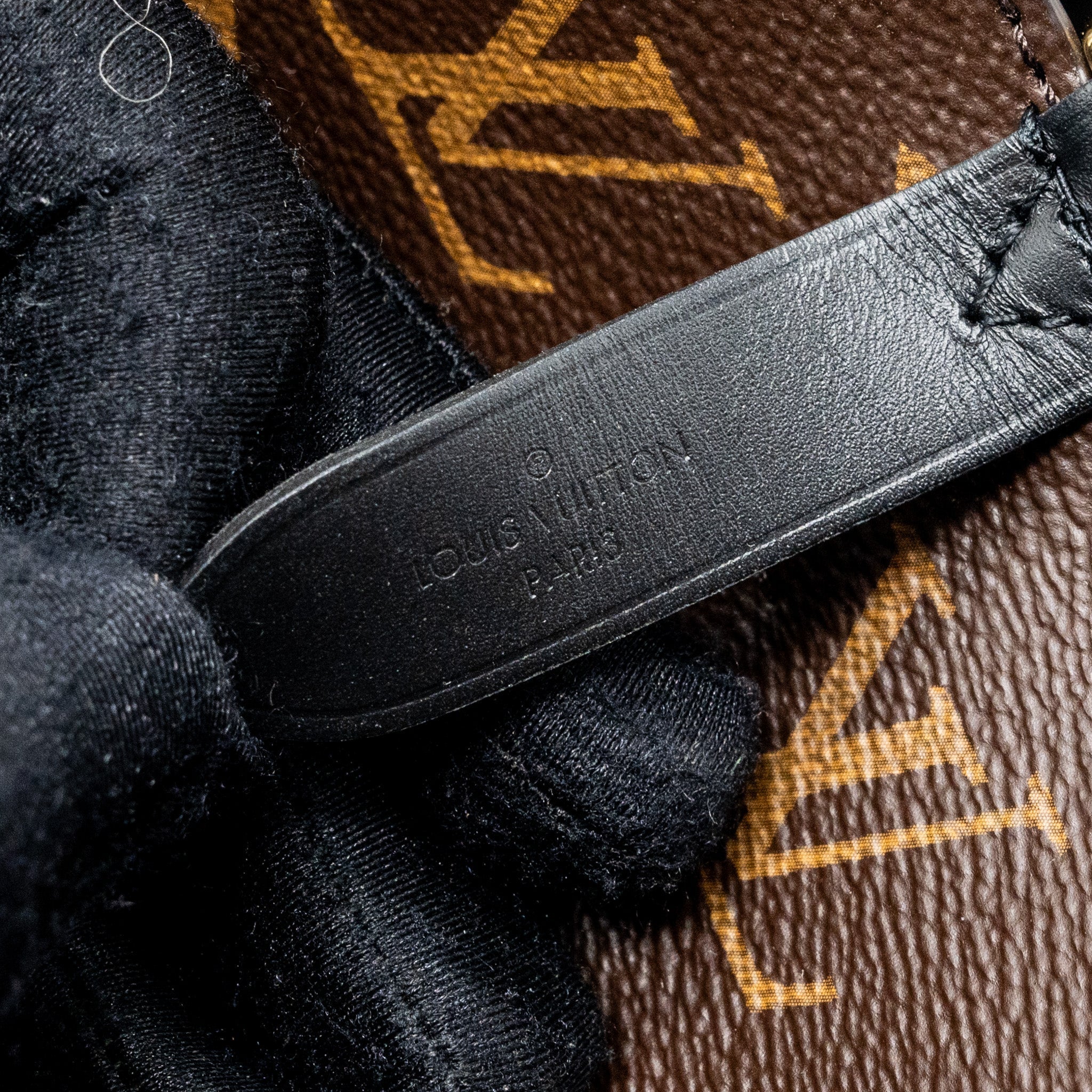 LOUIS VUITTON NEONOE MONOGRAM CANVAS BLACK GHW (NEW VERSION)