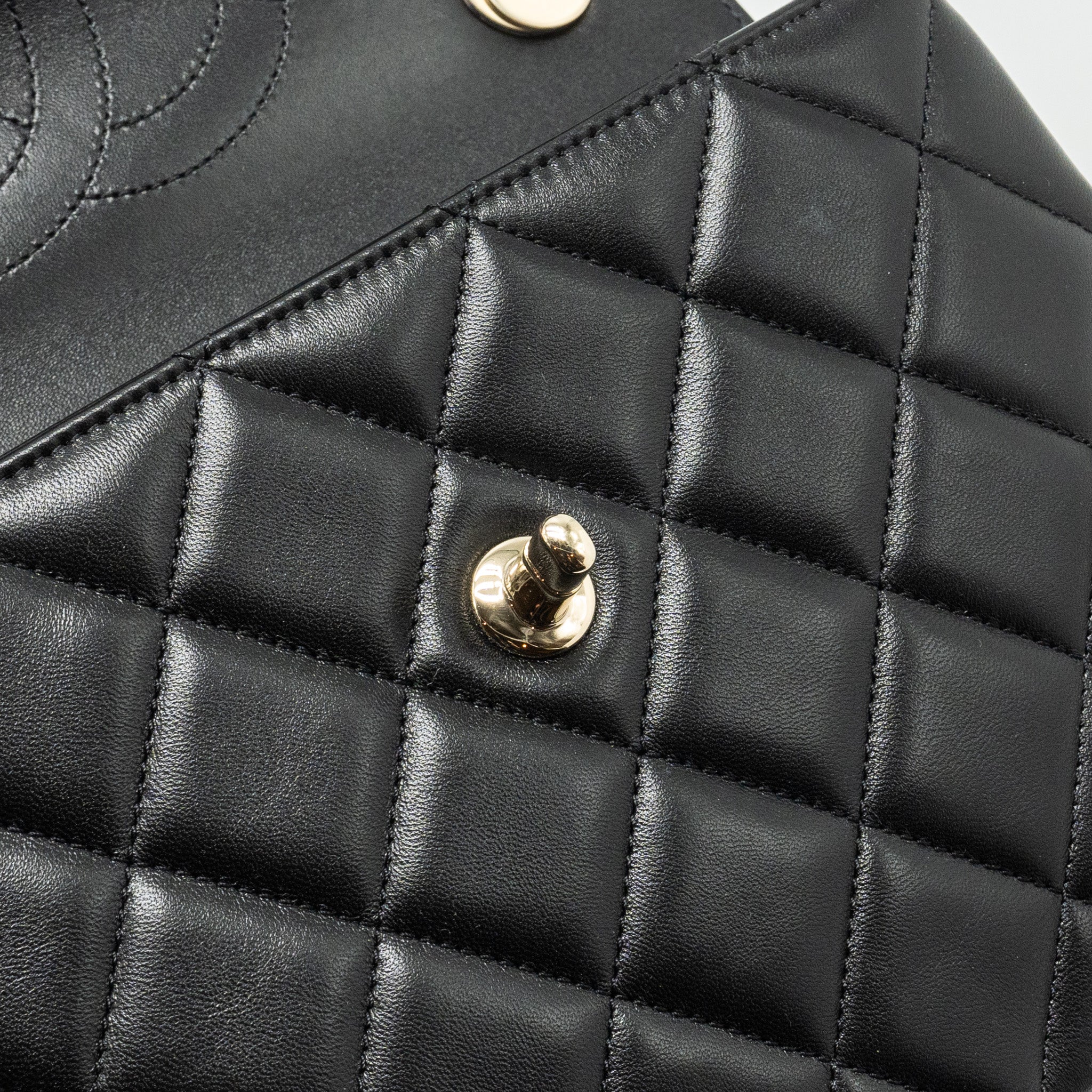 CHANEL SMALL TRENDY CC FLAP BAG LAMBSKIN BLACK LGHW (MICROCHIP)