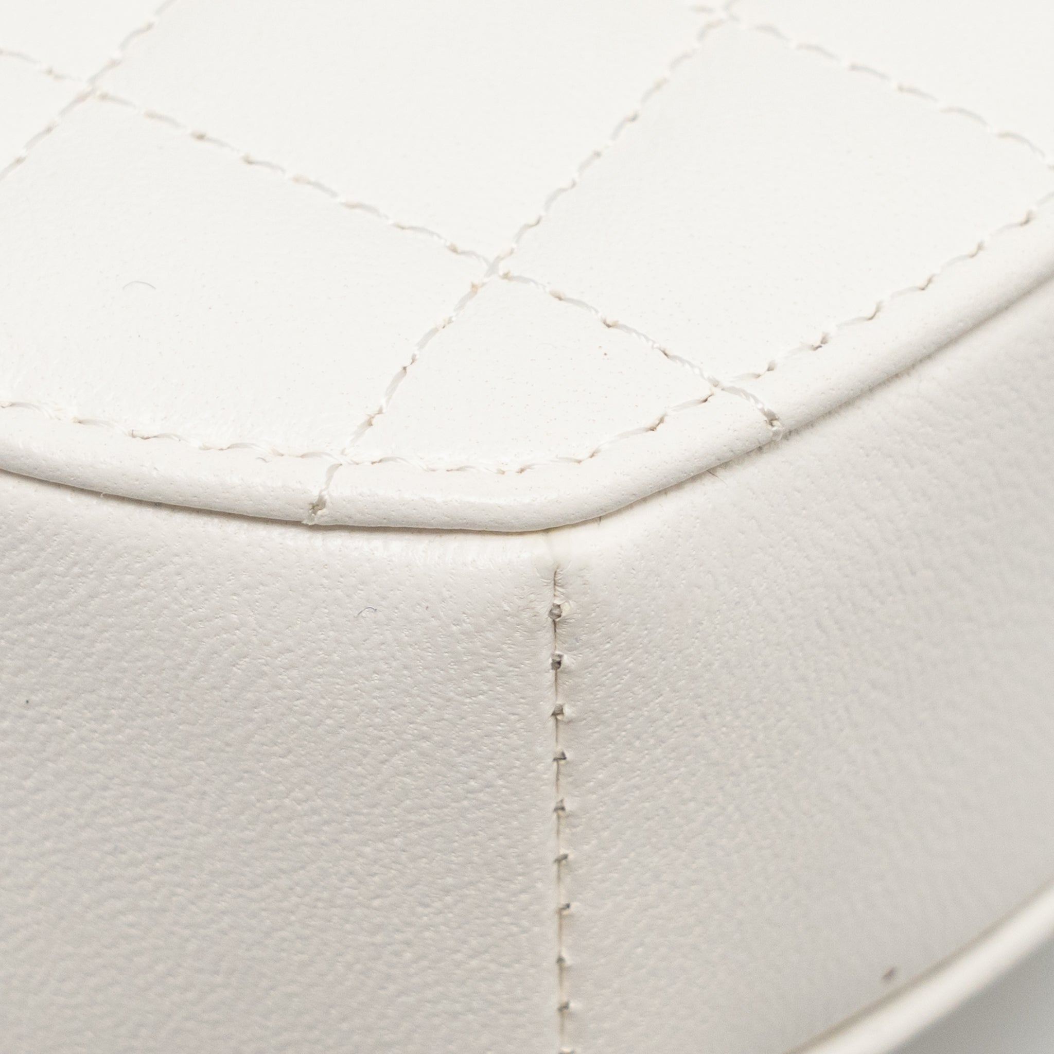 CHANEL 22S HEART BELT BAG LAMBSKIN WHITE LGHW
