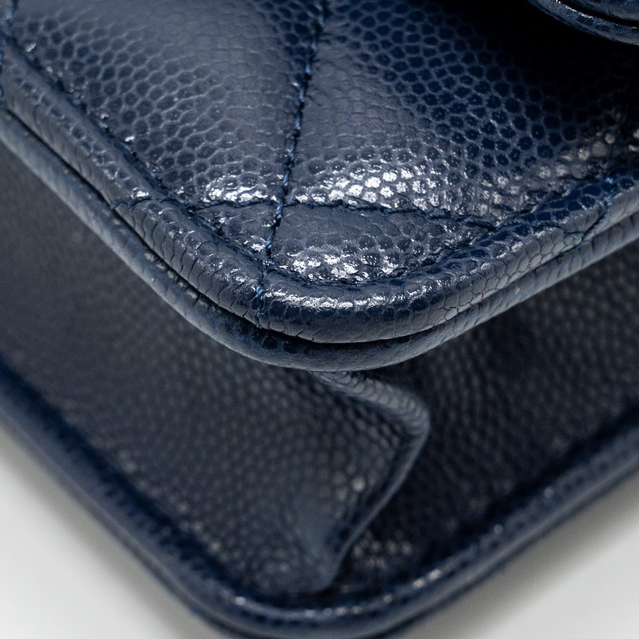 CHANEL 22A TWIST YOUR BUTTON WALLET ON CHAIN CAVIAR NAVY GHW (MICROCHIP)
