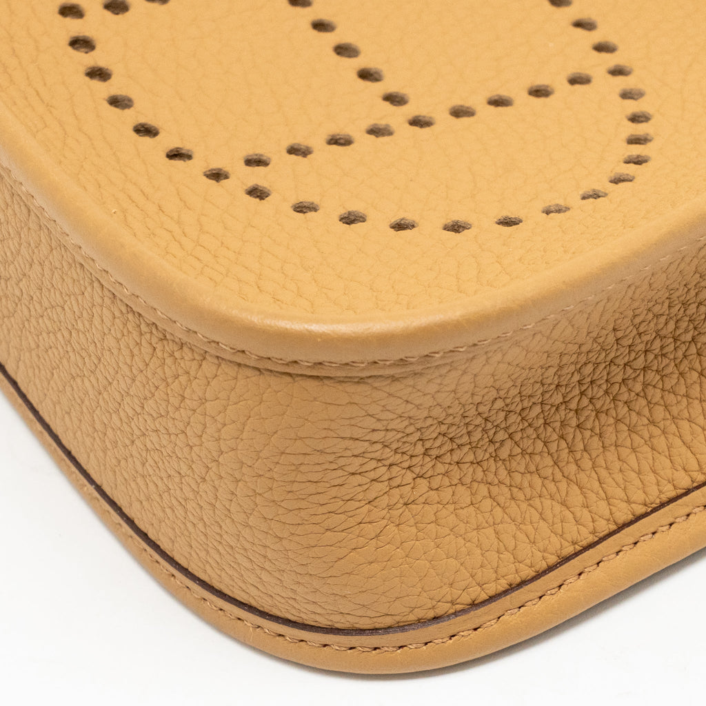 HERMES MINI EVELYNE CLEMENCE BISCUIT / CAMEL GHW