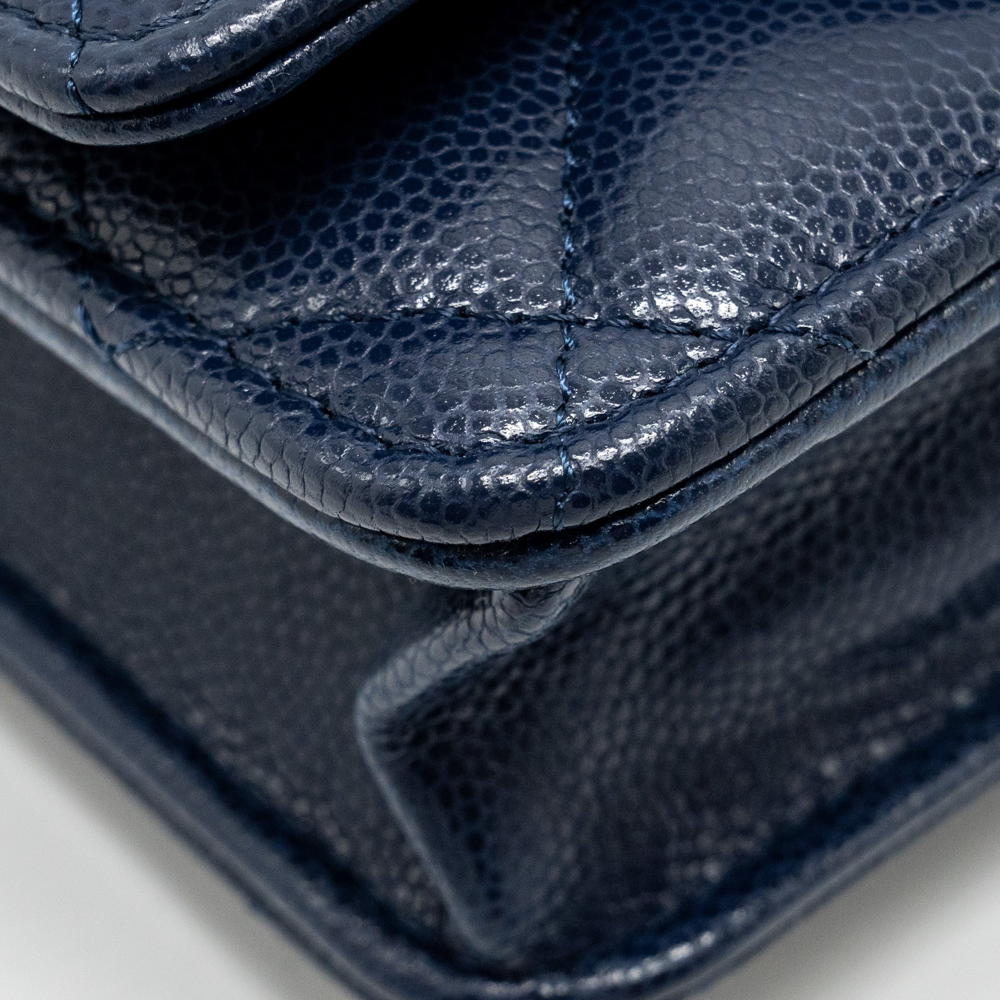 CHANEL 22A TWIST YOUR BUTTON WALLET ON CHAIN CAVIAR NAVY GHW (MICROCHIP)