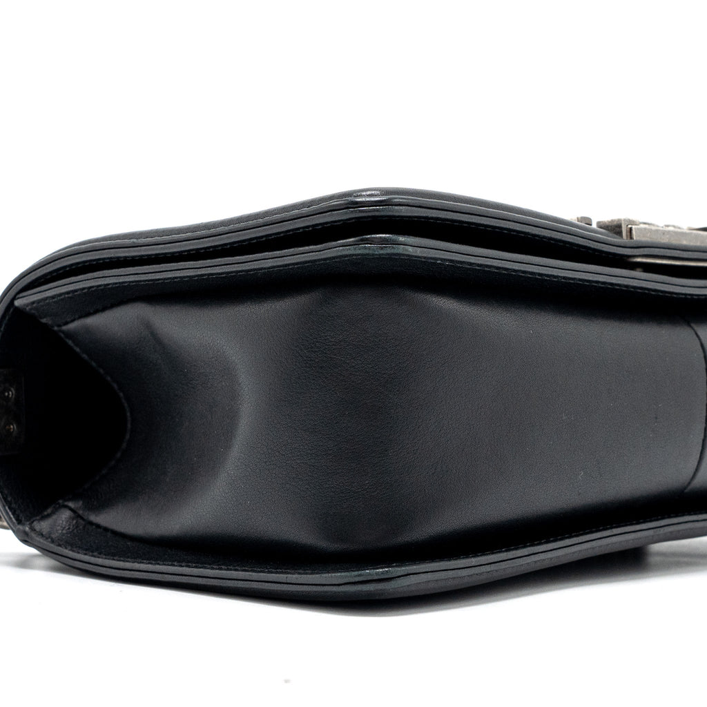 CHANEL MEDIUM CHEVRON BOY BAG LAMBSKIN BLACK RUTHENIUM HARDWARE