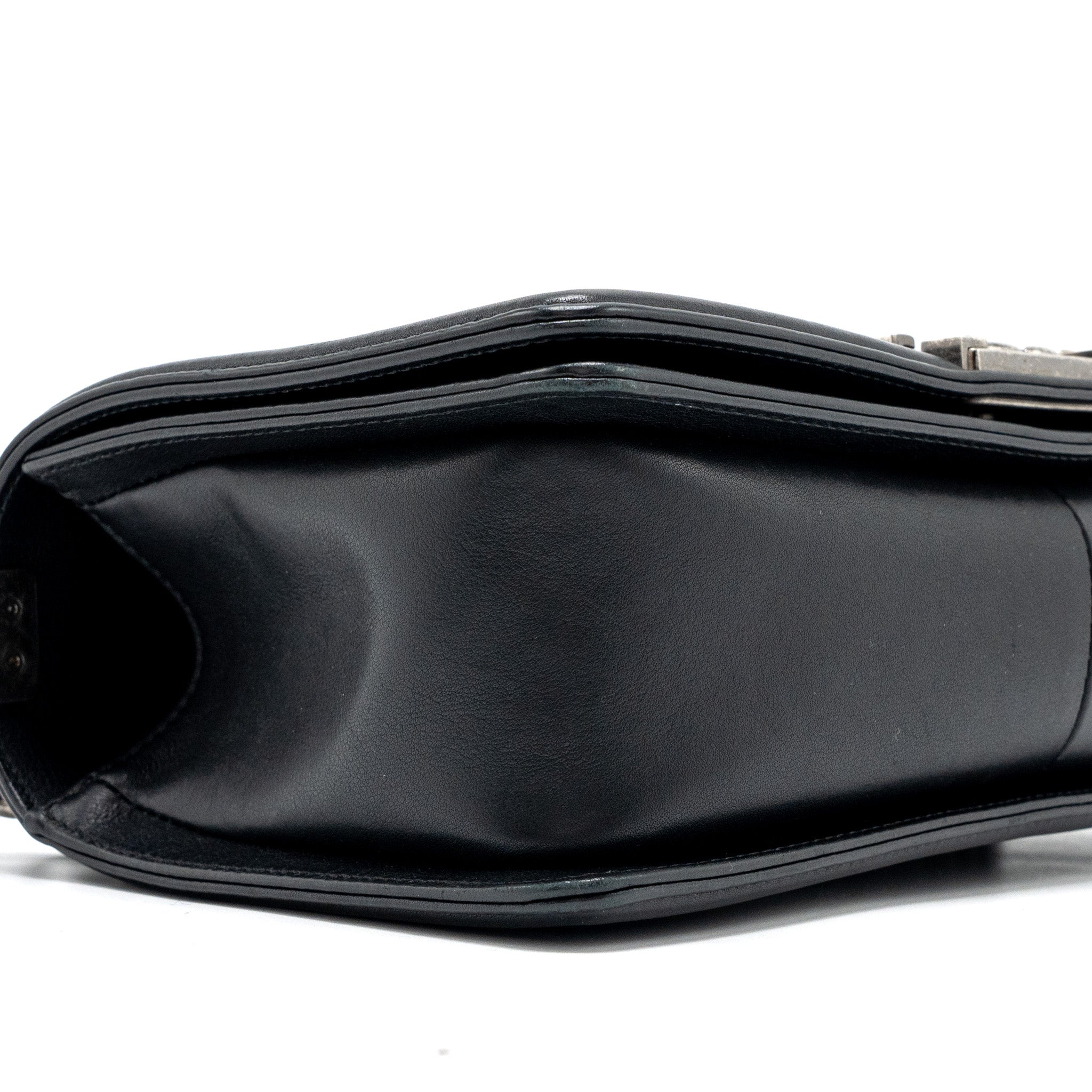 CHANEL MEDIUM CHEVRON BOY BAG LAMBSKIN BLACK RUTHENIUM HARDWARE