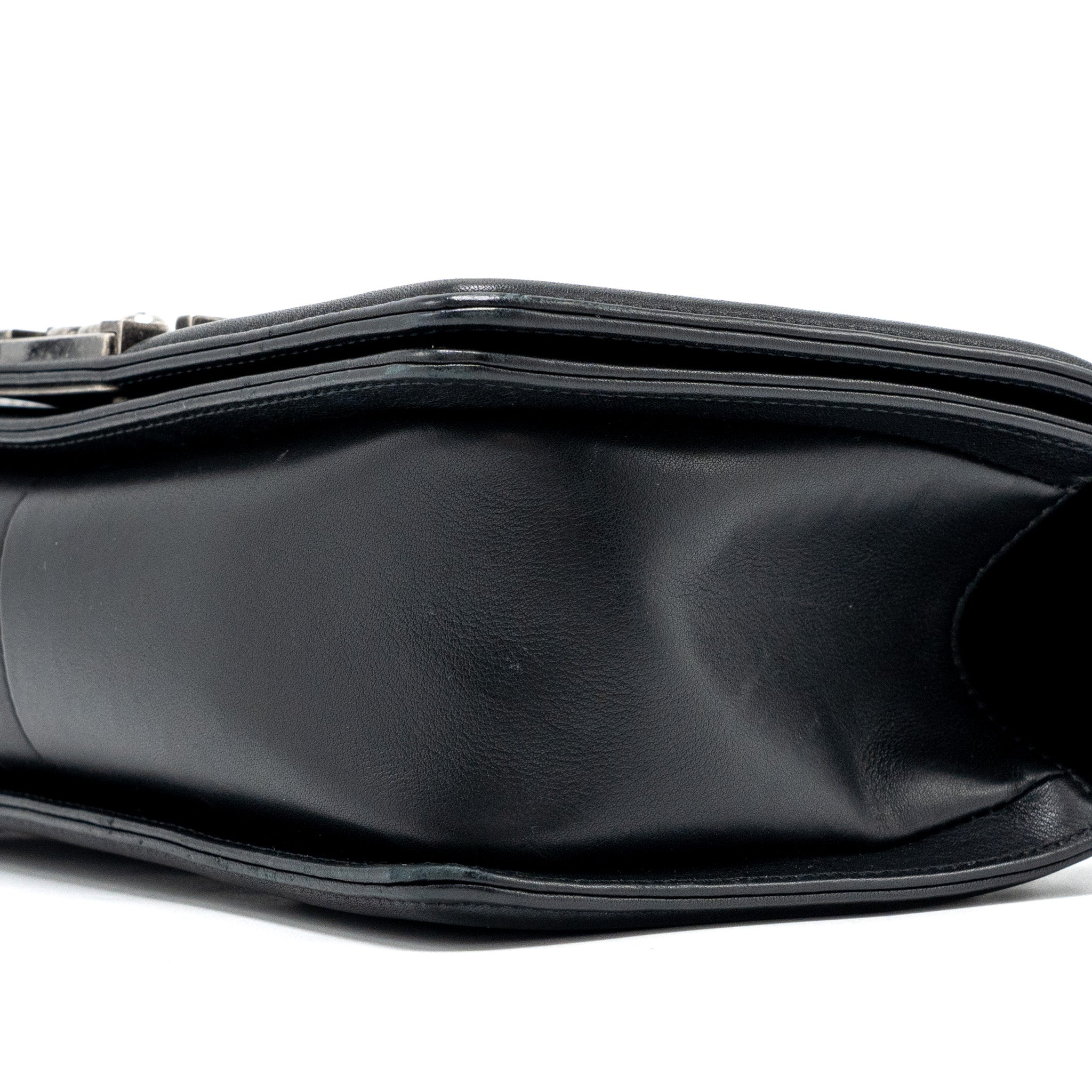 CHANEL MEDIUM CHEVRON BOY BAG LAMBSKIN BLACK RUTHENIUM HARDWARE