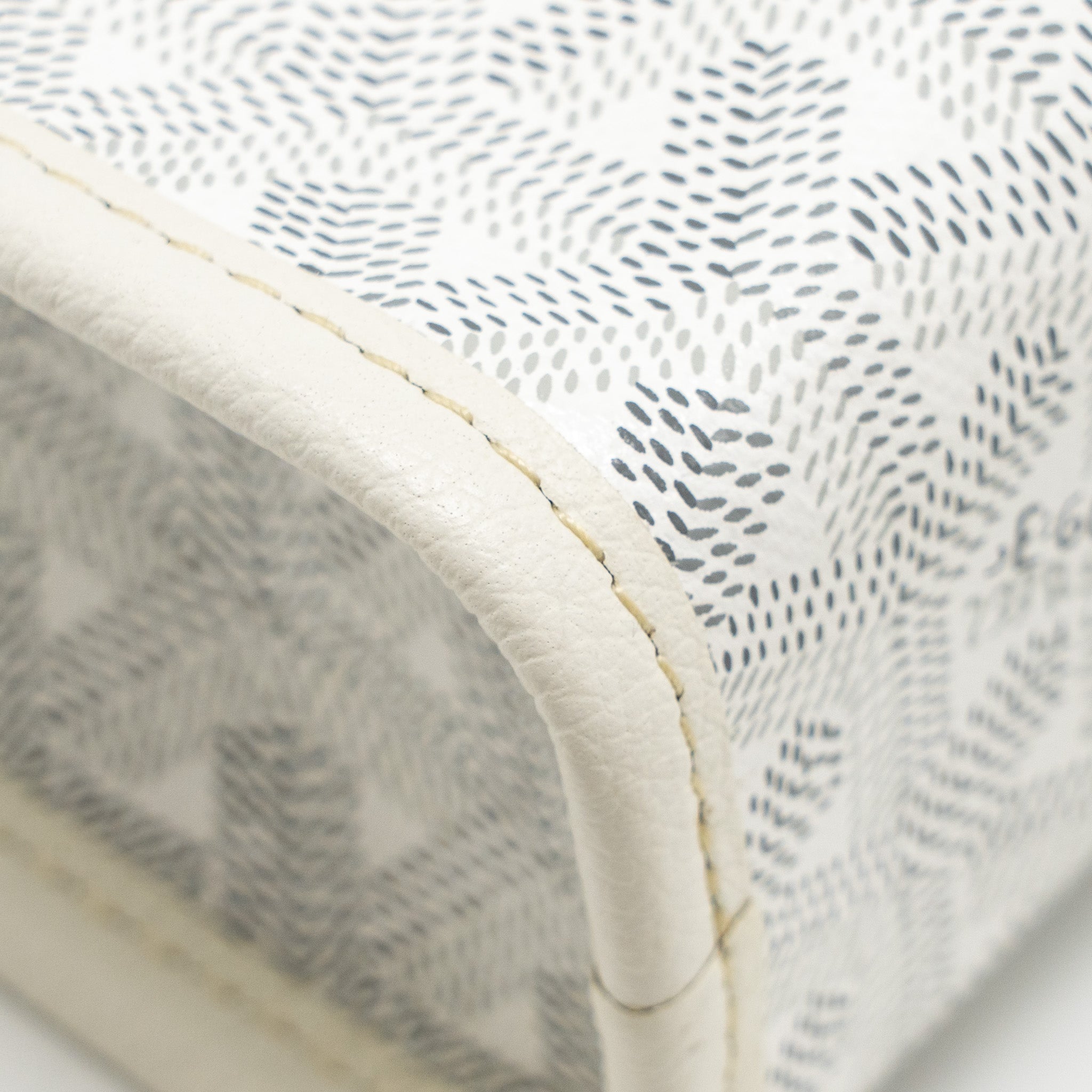 GOYARD JOUVENCE MM TOILETRY BAG GOYARDINE CANVAS WHITE SHW