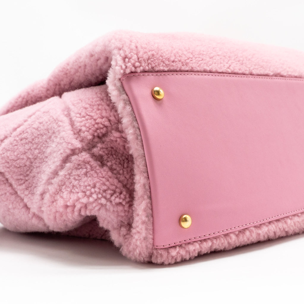 CHANEL 22A DEAUVILLE TOTE SHEARLING LAMBSKIN PINK GHW (MICROCHIP)