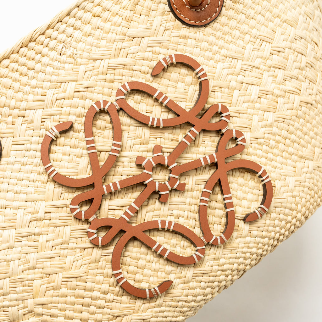 LOEWE ANAGRAM BUSKET SMALL BAG IRACA PALM/CALFSKIN NATURAL/TAN