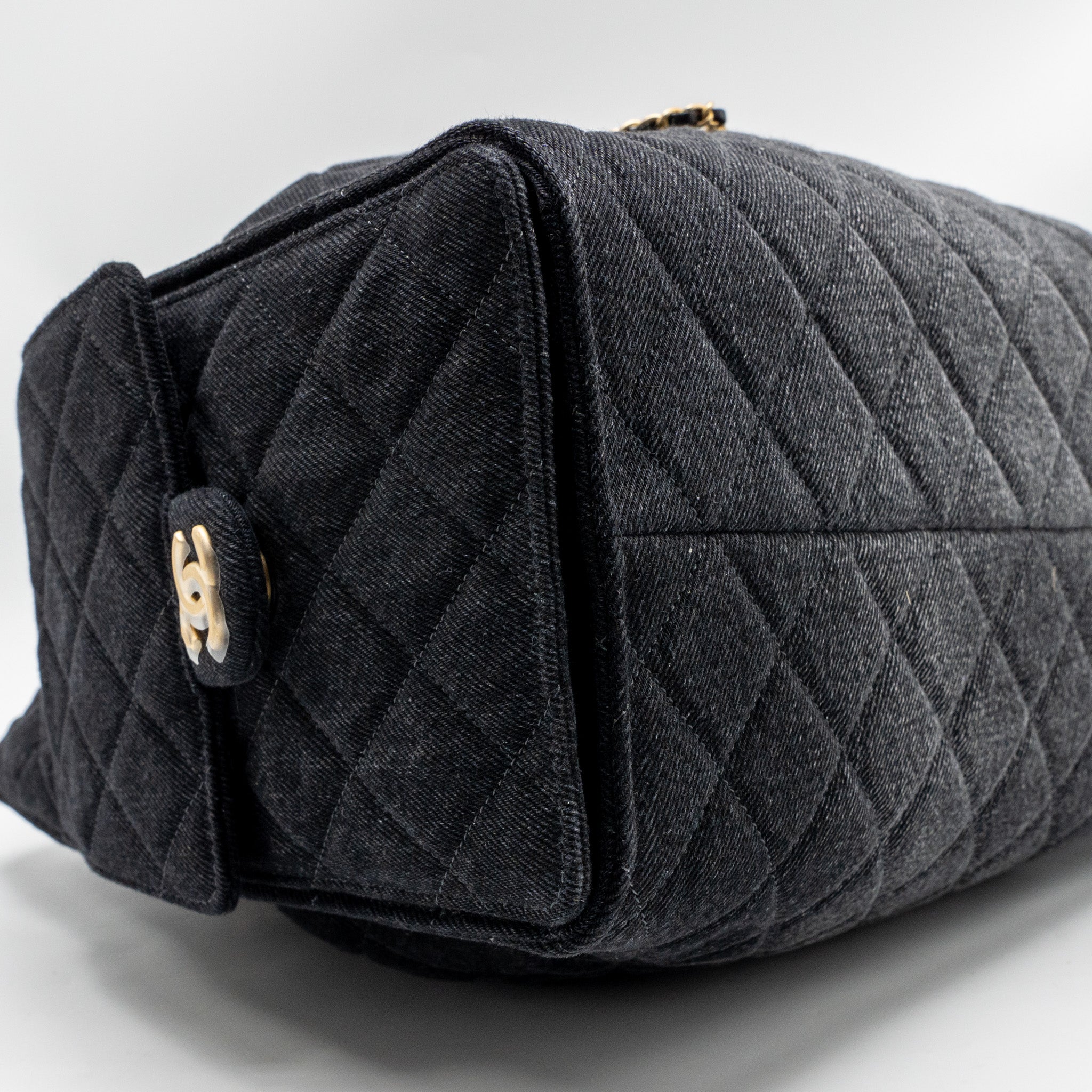 CHANEL 25 MEDIUM HANDBAG WASHED DENIM BLACK GHW (MICROCHIP)