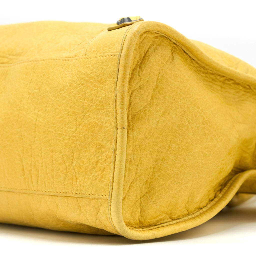 BALENCIAGA CLASSIC CITY BAG LAMBSKIN YELLOW WITH BLACK HARDWARE