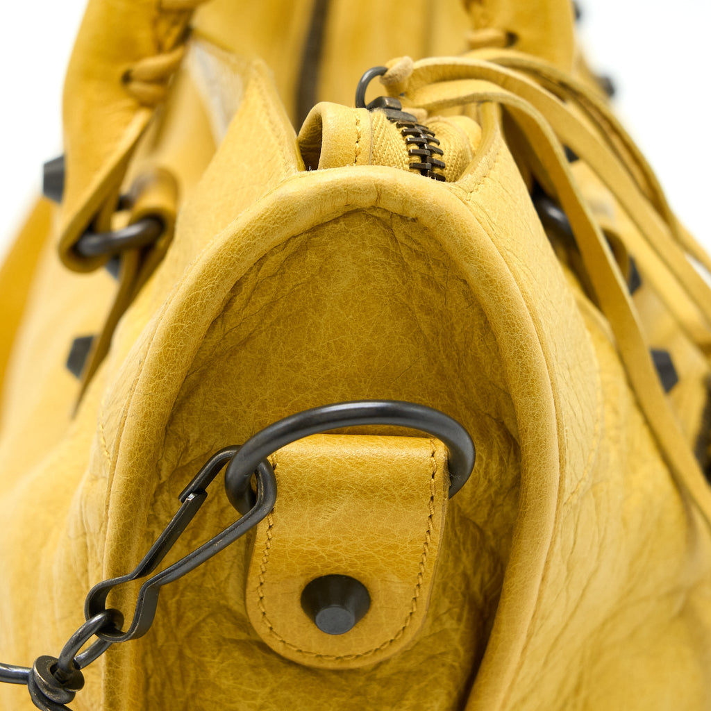 BALENCIAGA CLASSIC CITY BAG LAMBSKIN YELLOW WITH BLACK HARDWARE