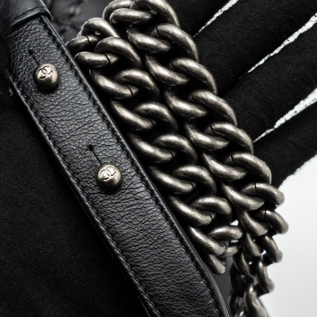 CHANEL MEDIUM BOY BAG CALFSKIN BLACK RUTHENIUM HARDWARE