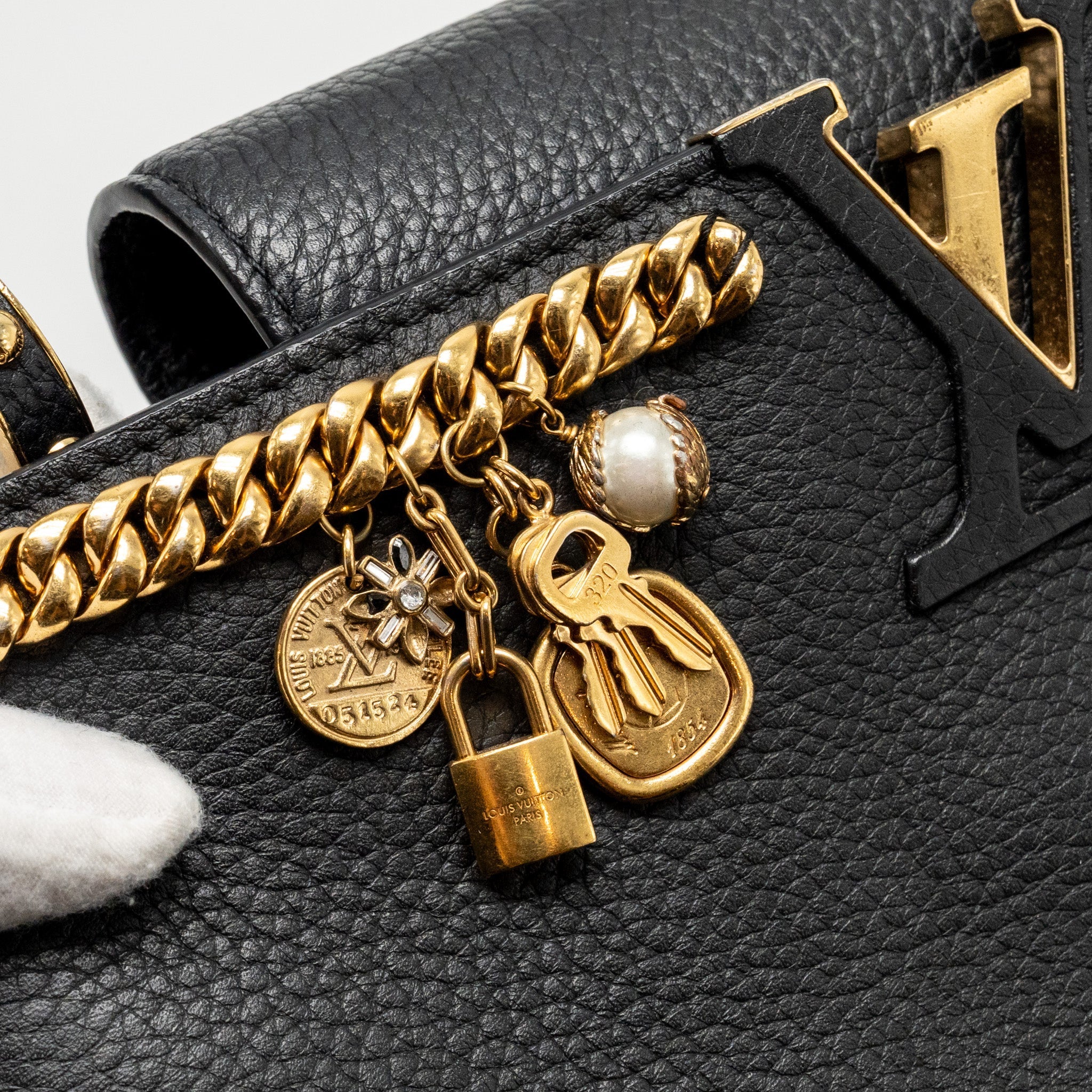 LOUIS VUITTON CAPUCINES MM CALFSKIN BLACK GHW