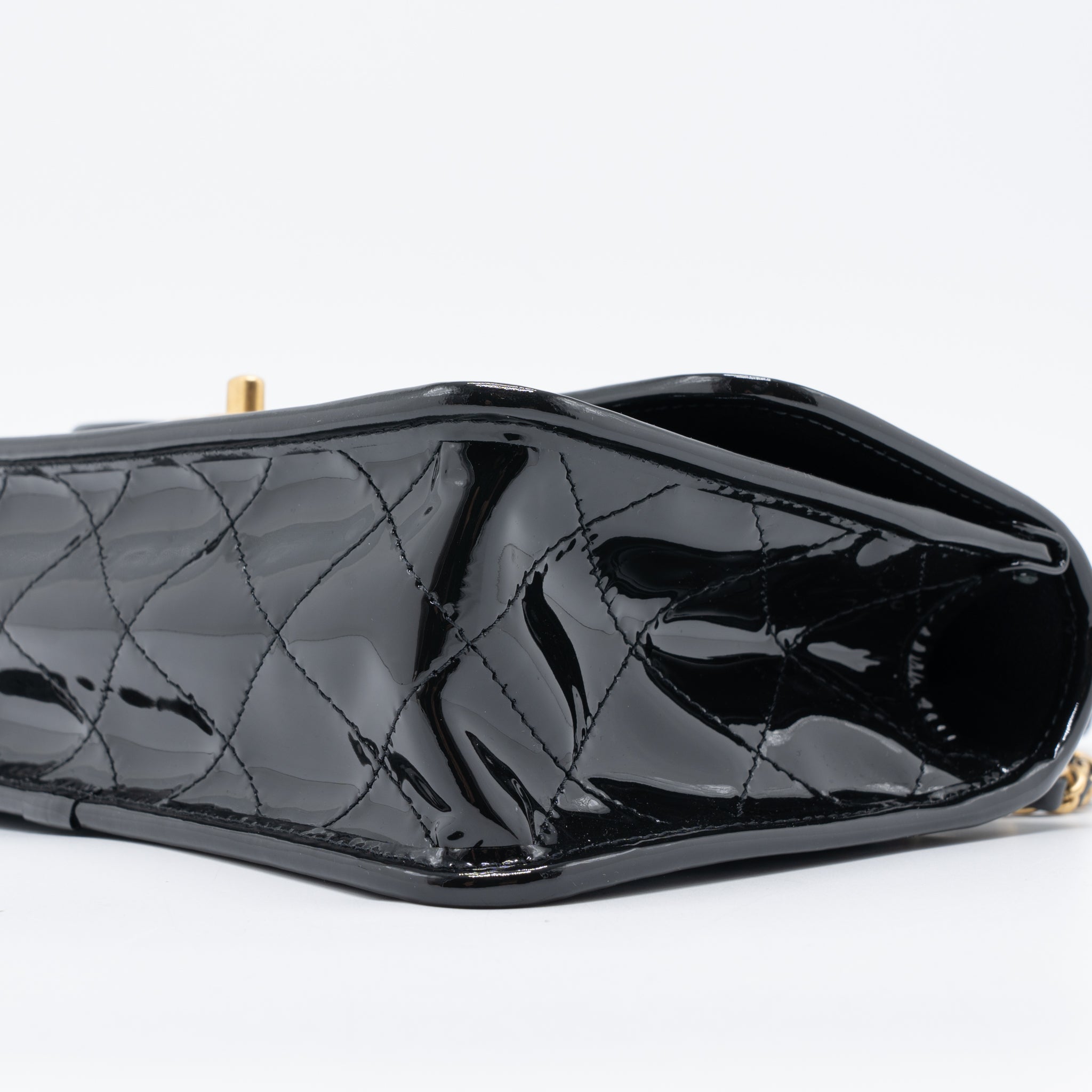 CHANEL 22K TOP HANDLE MESSENGER BAG PATENT LEATHER BLACK BRUSHED GHW (MICROCHIP)