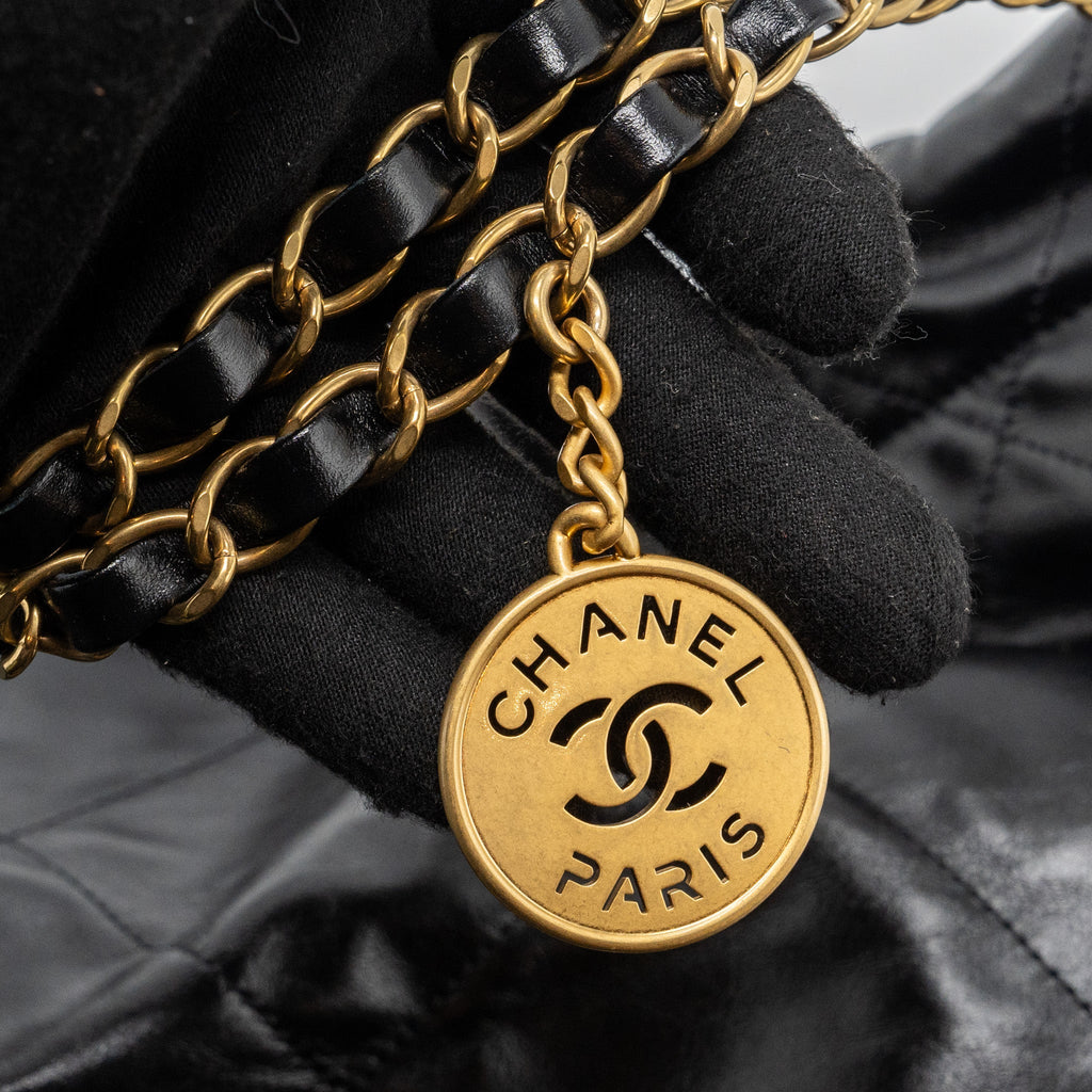 CHANEL MEDIUM 22 BAG GOLD LETTER SHINY CALFSKIN BLACK GHW(MICROCHIP)