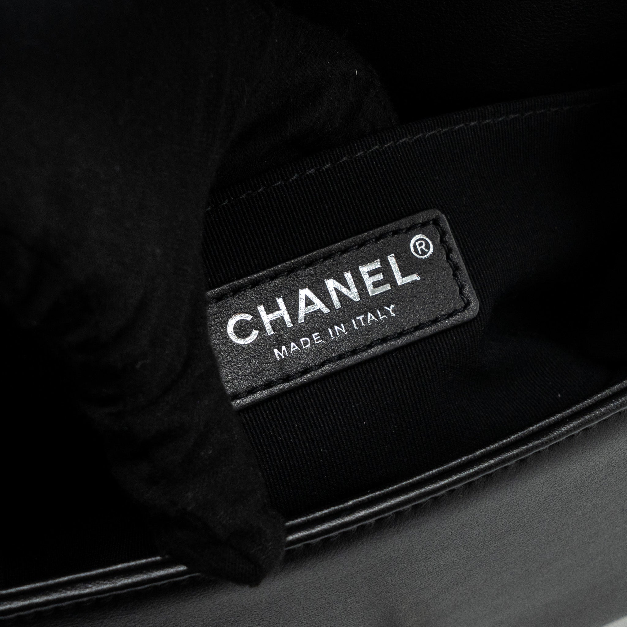 CHANEL SMALL BOY BAG CALFSKIN BLACK SHW (MICROCHIP)