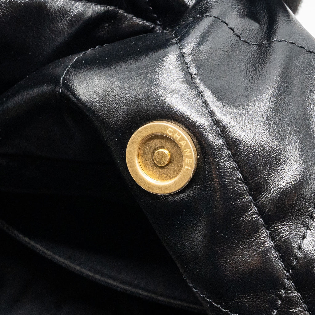 CHANEL MEDIUM 22 BAG GOLD LETTER SHINY CALFSKIN BLACK GHW(MICROCHIP)