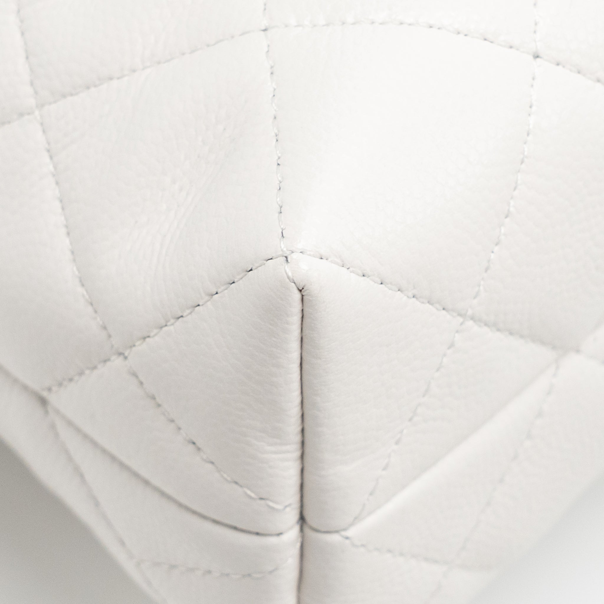 CHANEL 25S COCO CRUSH HANDLE BAG CAVIAR WHITE LGHW (MICROCHIP)