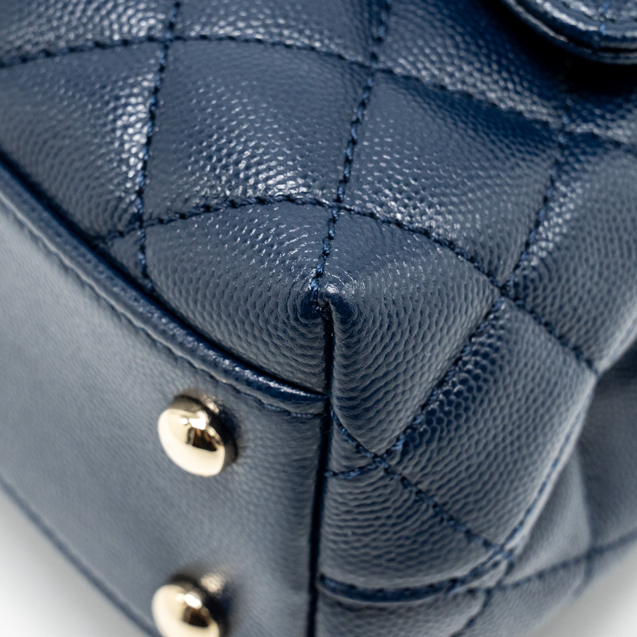 CHANEL SMALL COCO WITH LIZARD EMBOSSED HANDLE CAVIAR NAVY LGHW (MICROCHIP)