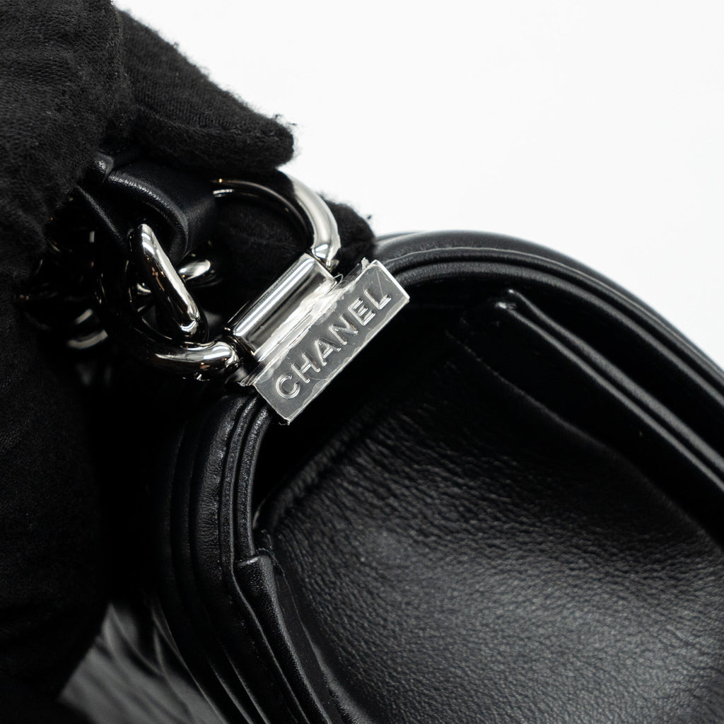 CHANEL SMALL BOY BAG CALFSKIN BLACK SHW (MICROCHIP)
