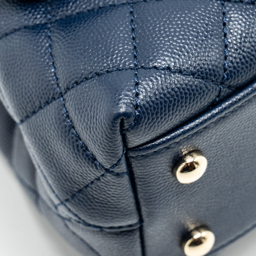 CHANEL SMALL COCO WITH LIZARD EMBOSSED HANDLE CAVIAR NAVY LGHW (MICROCHIP)