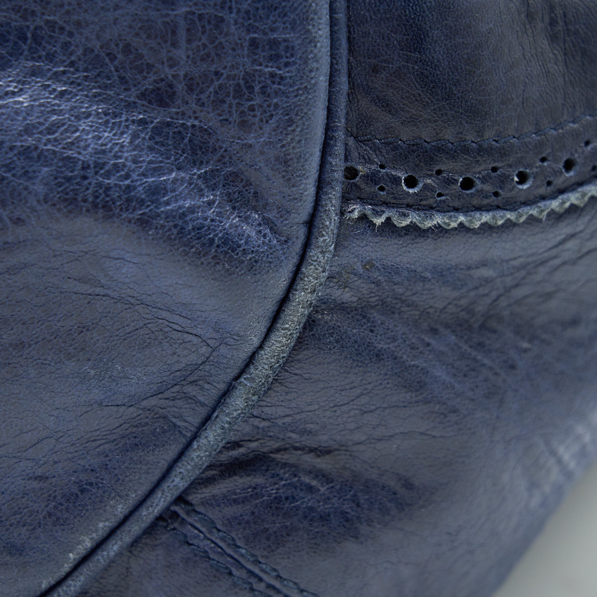 BALENCIAGA GIANT POMPON BUCKET BAG NAVY