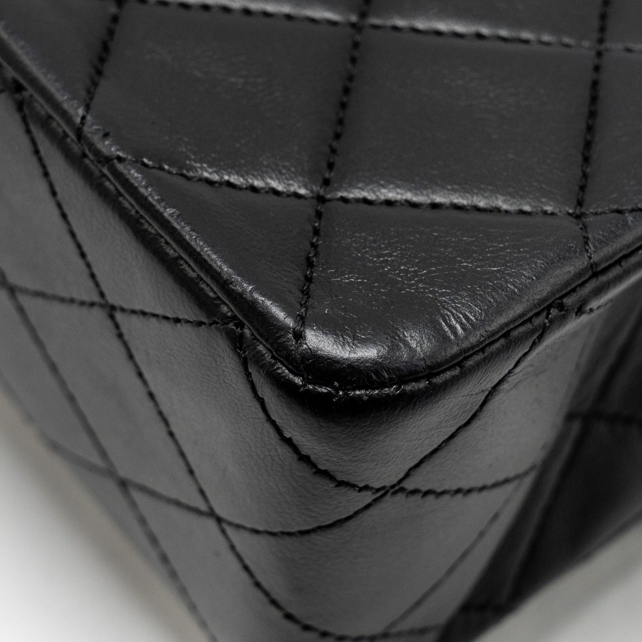 CHANEL VINTAGE MEDIUM CLASSIC DOUBLE FLAP BAG LAMBSKIN BLACK GHW