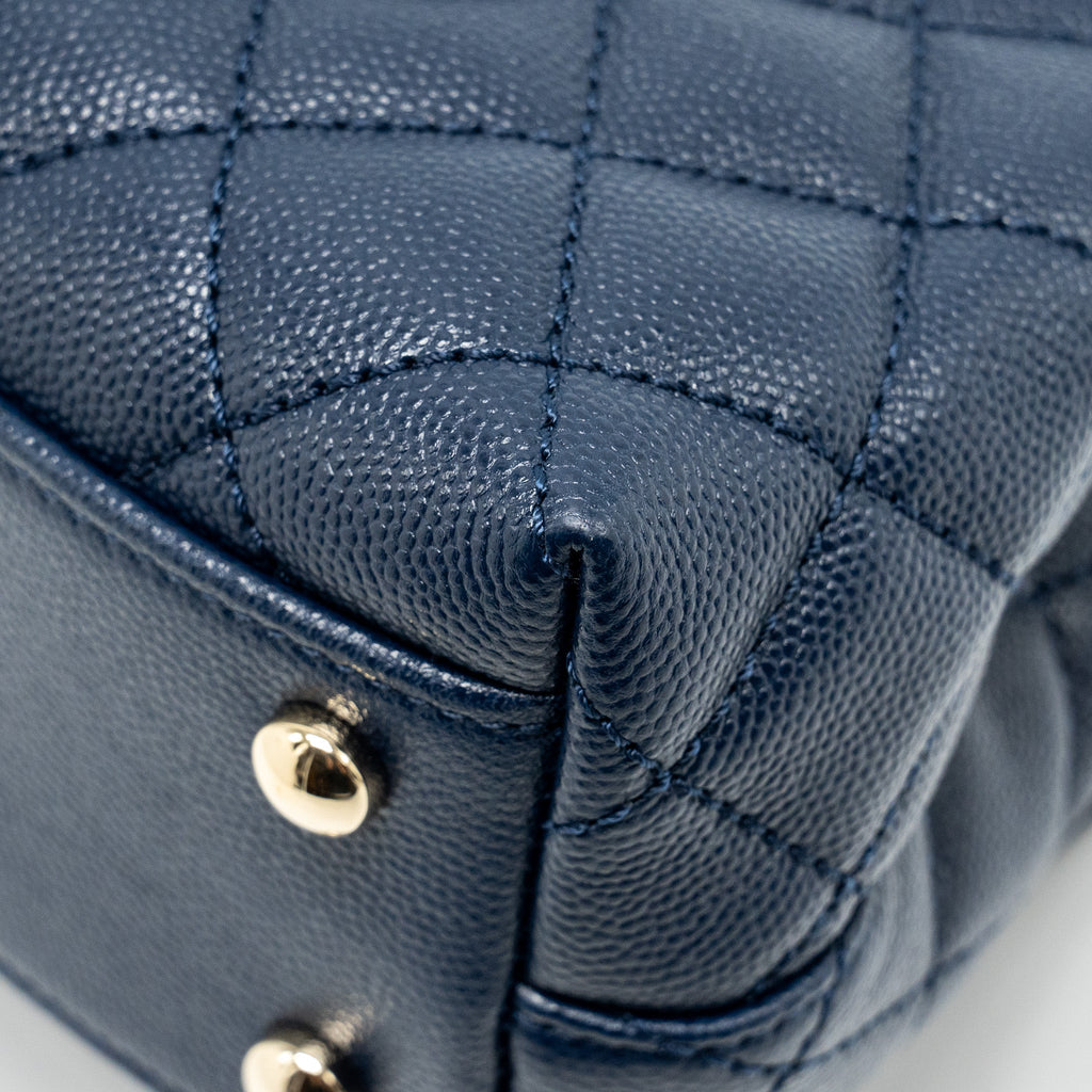 CHANEL SMALL COCO WITH LIZARD EMBOSSED HANDLE CAVIAR NAVY LGHW (MICROCHIP)