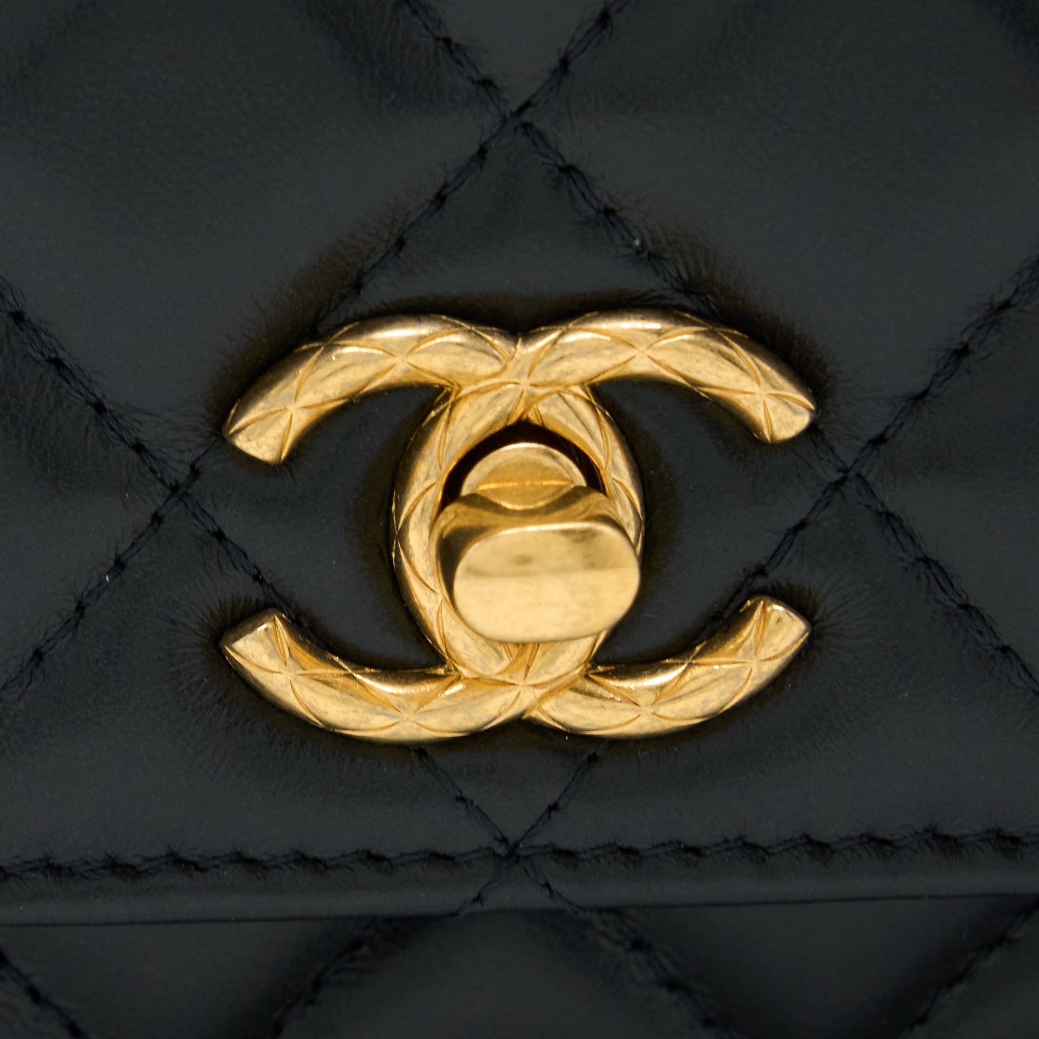 CHANEL 22K GOLD PILLAR WALLET ON CHAIN LAMBSKIN BLACK BRUSHED GHW(MICROCHIP)