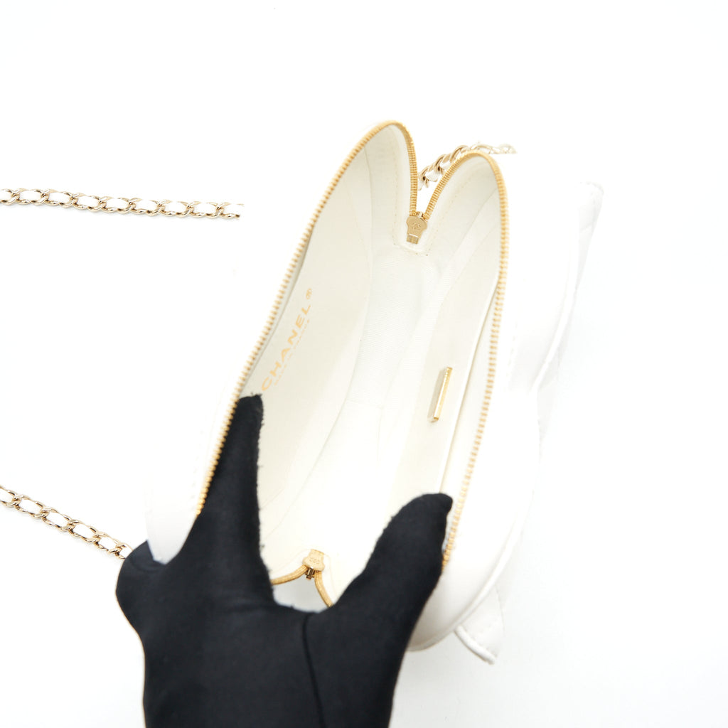CHANEL 22S HEART BAG LAMBSKIN WHITE LGHW (MICROCHIP)