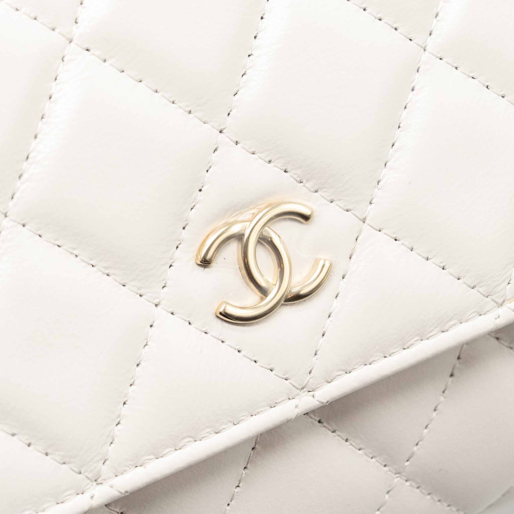 CHANEL TOP HANDLE FLAP WALLET WITH CHAIN LAMBSKIN WHITE LGHW (MICROCHIP)