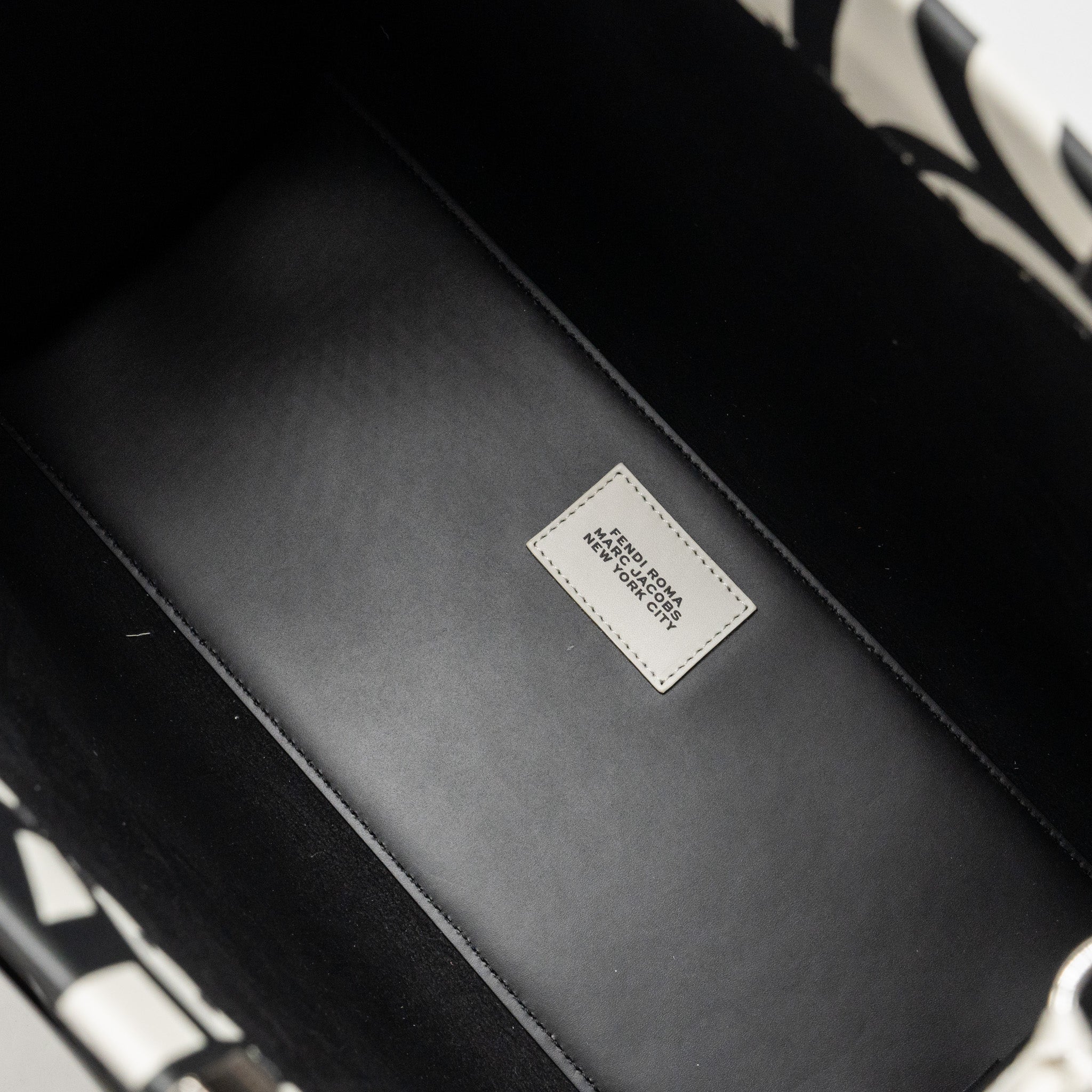 FENDI MEDIUM SUNSHINE ROMA SHOPPING BAG CALFSKIN BLACK/WHITE SHW