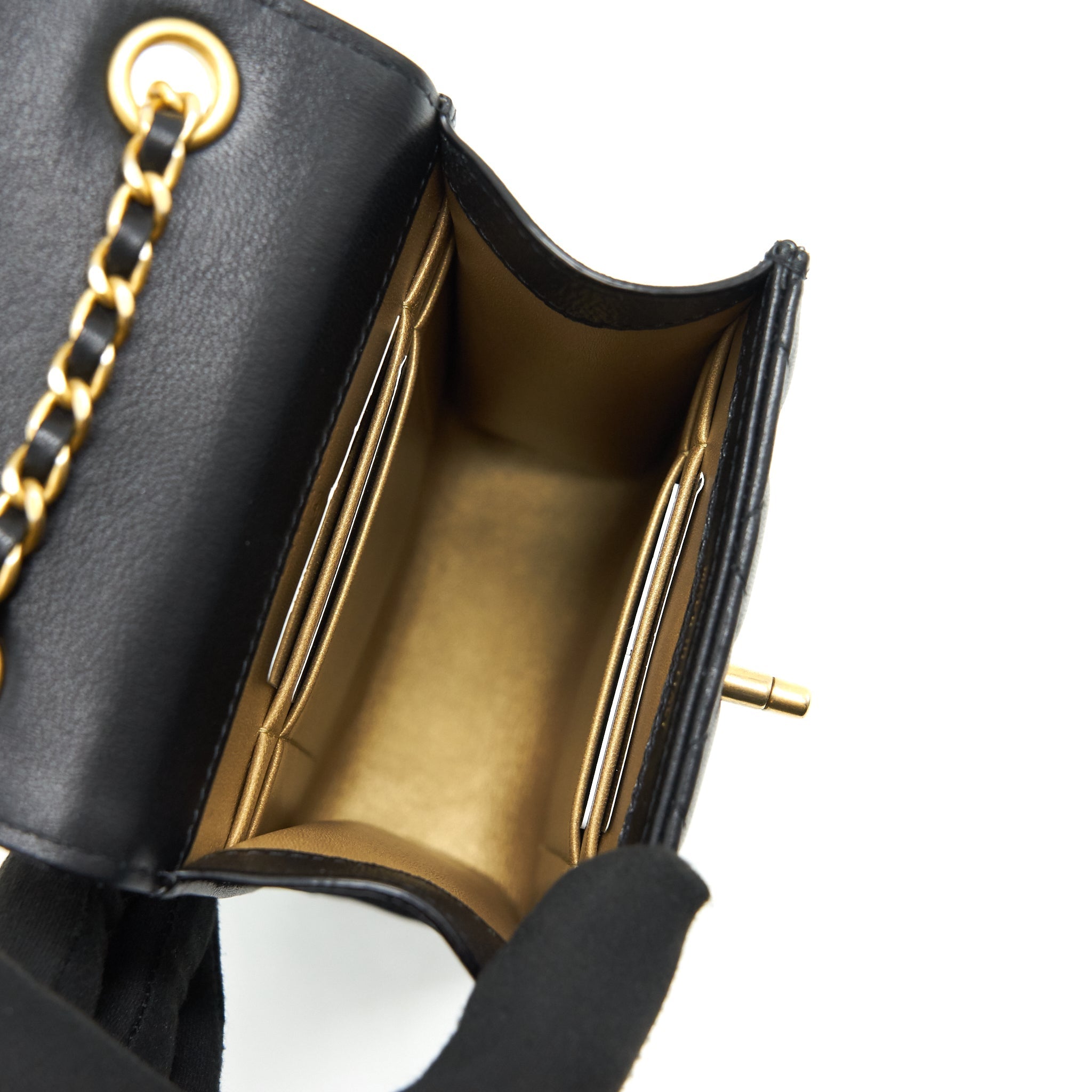 CHANEL PEARL CRUSH VERTICAL PHONE HOLDER