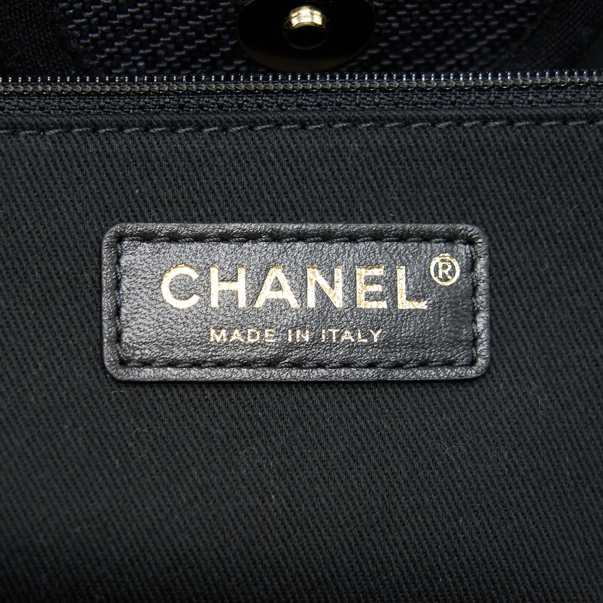 CHANEL MEDIUM DEAUVILLE TOTE IN BLACK GHW
