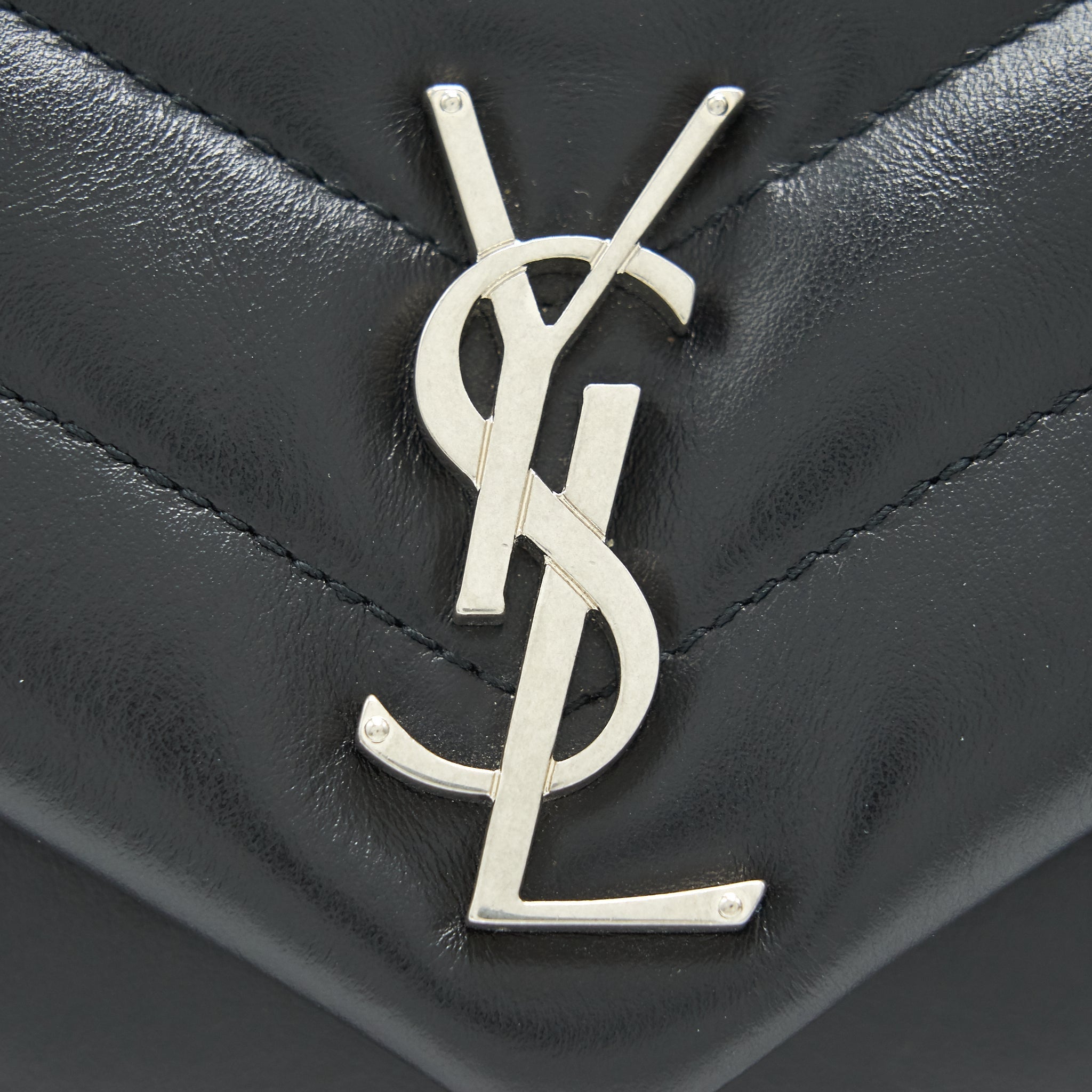 SAINT LAURENT SMALL LOULOU BAG BLACK SHW