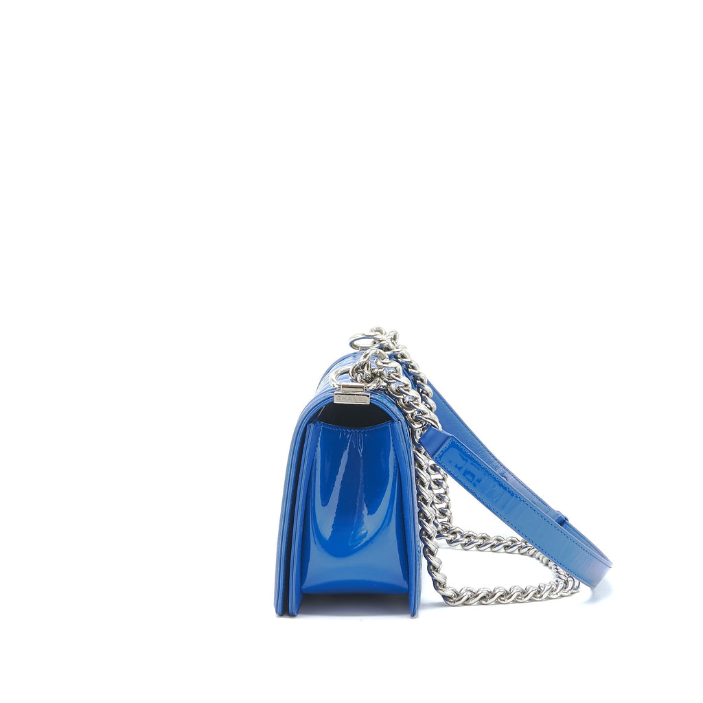 CHANEL MEDIUM BOY CHANEL PATENT LEATHER ELECTRIC BLUE WITH SHW