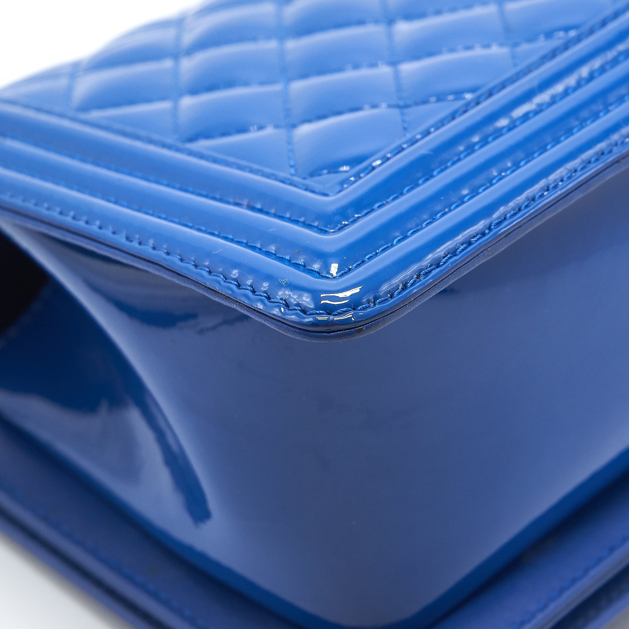 CHANEL MEDIUM BOY CHANEL PATENT LEATHER ELECTRIC BLUE WITH SHW