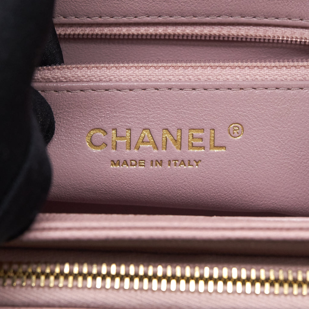 CHANEL SMALL BUSINESS AFFINITY FLAP BAG CAVIAR LIGHT PINK LGHW
