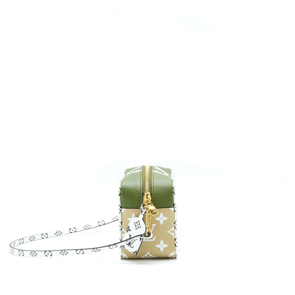 LOUIS VUITTON PVC GIANT BEACH POUCH MULTICOLOUR WITH AN EXTRA STRAP