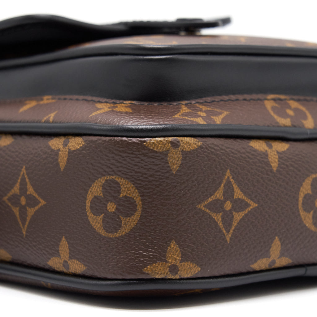 LOUIS VUITTON CHRISTOPHER WEARABLE WALLET