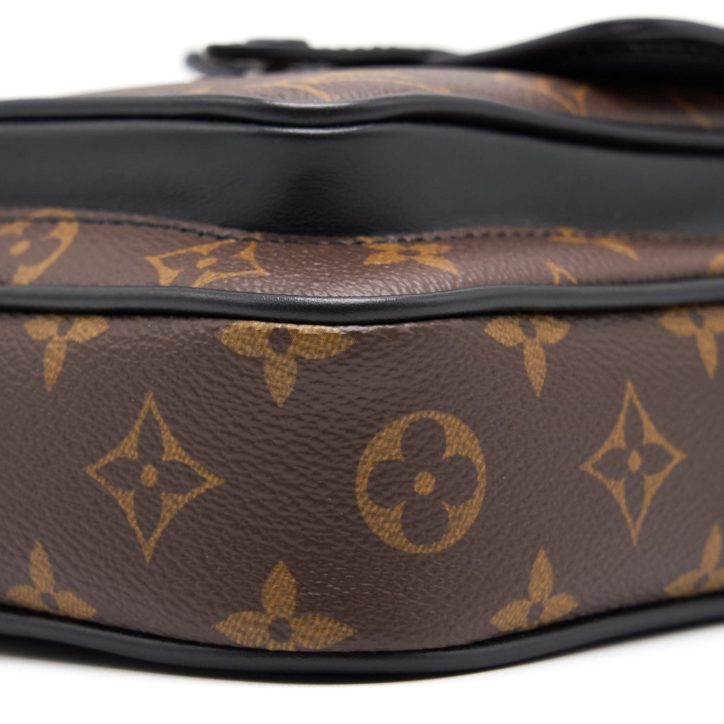 LOUIS VUITTON CHRISTOPHER WEARABLE WALLET