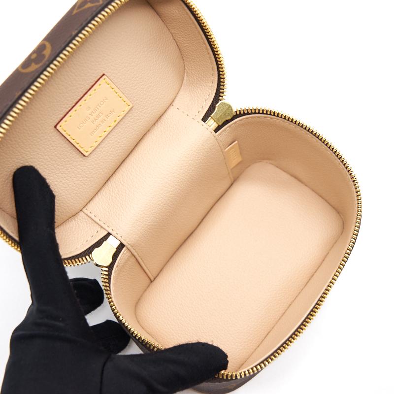 LOUIS VUITTON NICE NANO VANITY