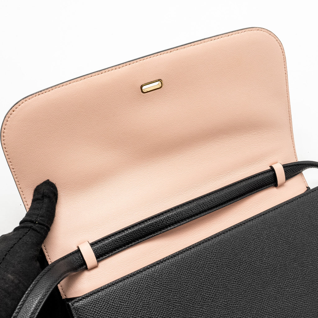SALVATORE FERRAGAMO GANCINI ROUNDED FLAP BAG CALFSKIN BLACK GHW