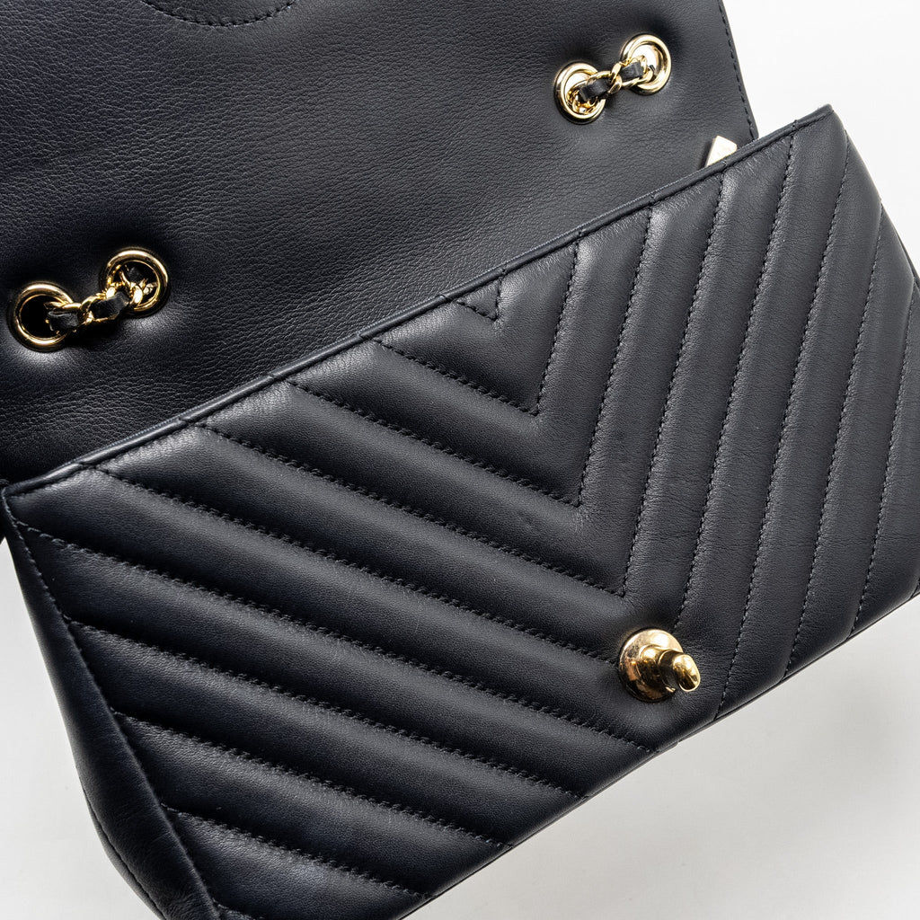 CHANEL SEASONAL CHEVRON FLAP BAG CALFSKIN DARK NAVY LGHW
