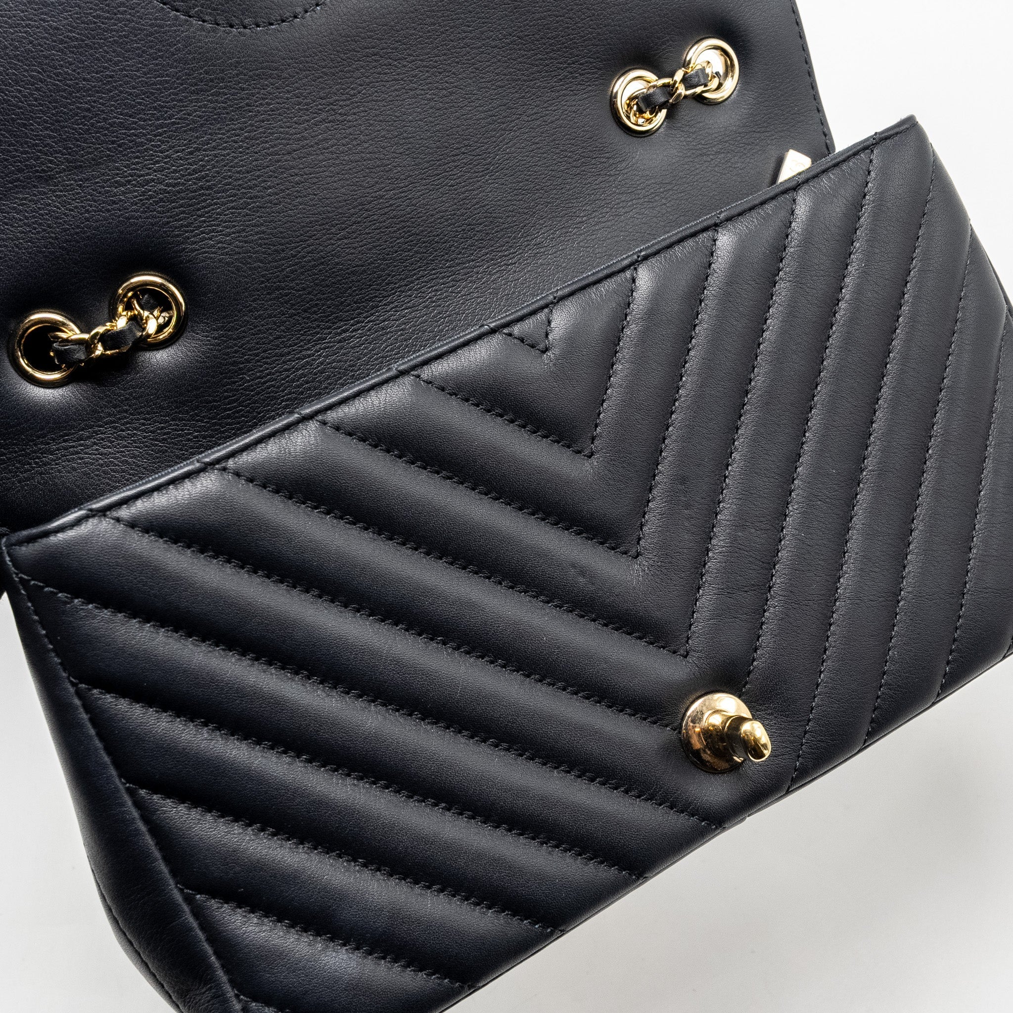 CHANEL SEASONAL CHEVRON FLAP BAG CALFSKIN DARK NAVY LGHW