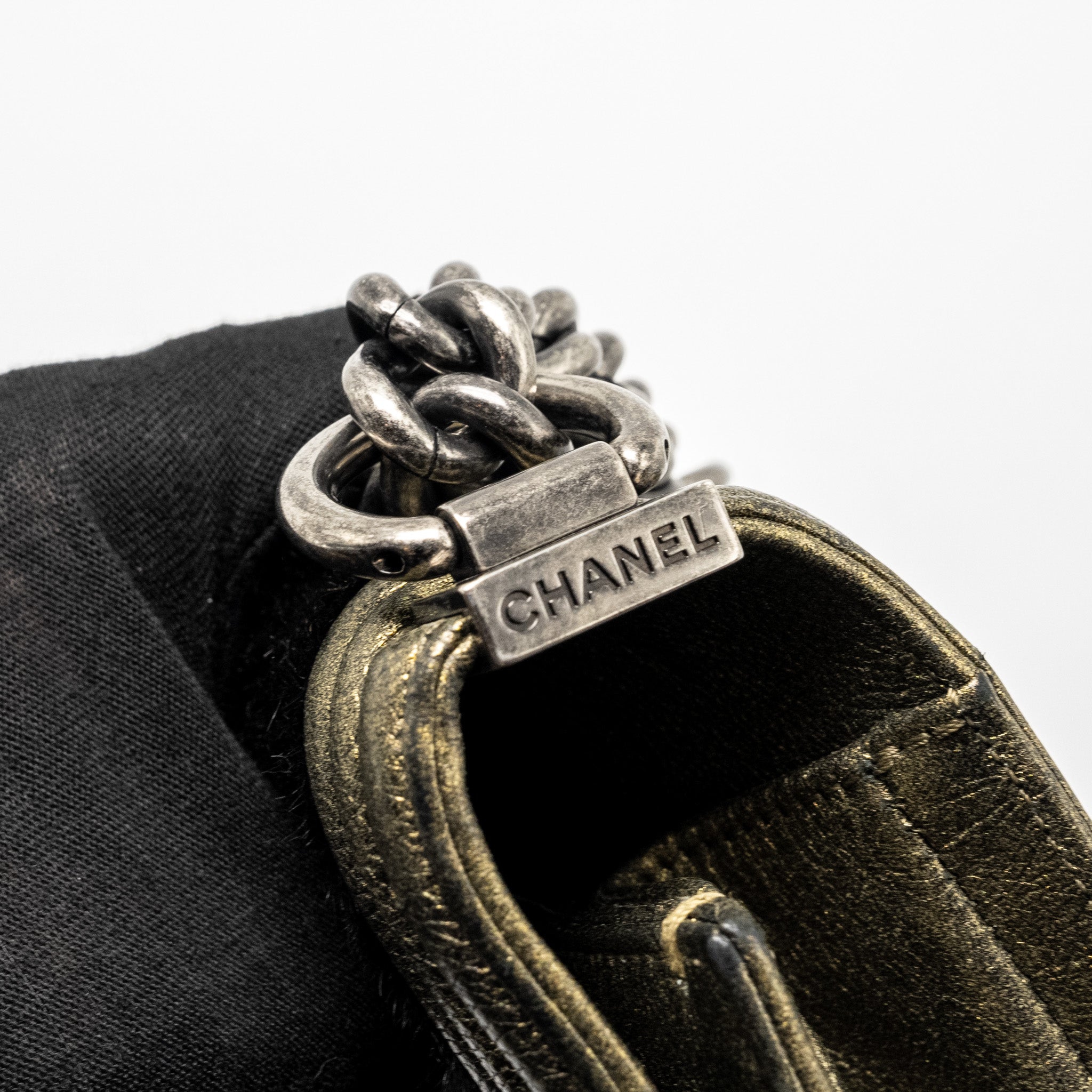 CHANEL MEDIUM BOY BAG HORSEHAIR / CALFSKIN BLACK / GOLD RUTHENIUM HARDWARE