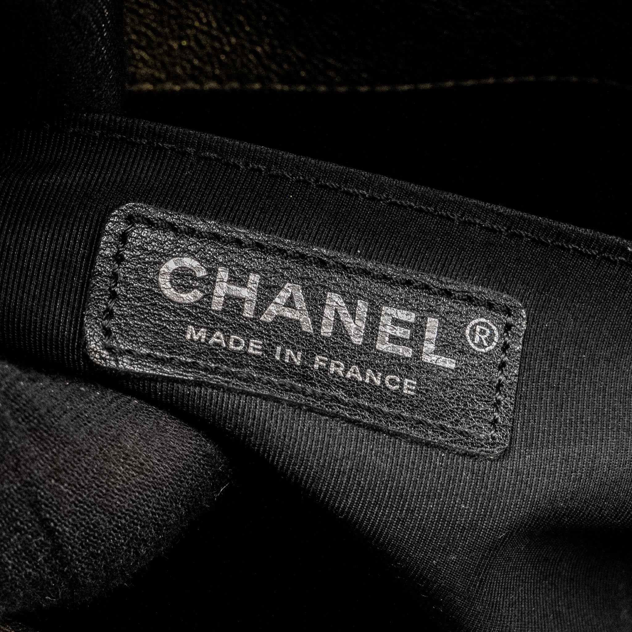 CHANEL MEDIUM BOY BAG HORSEHAIR / CALFSKIN BLACK / GOLD RUTHENIUM HARDWARE