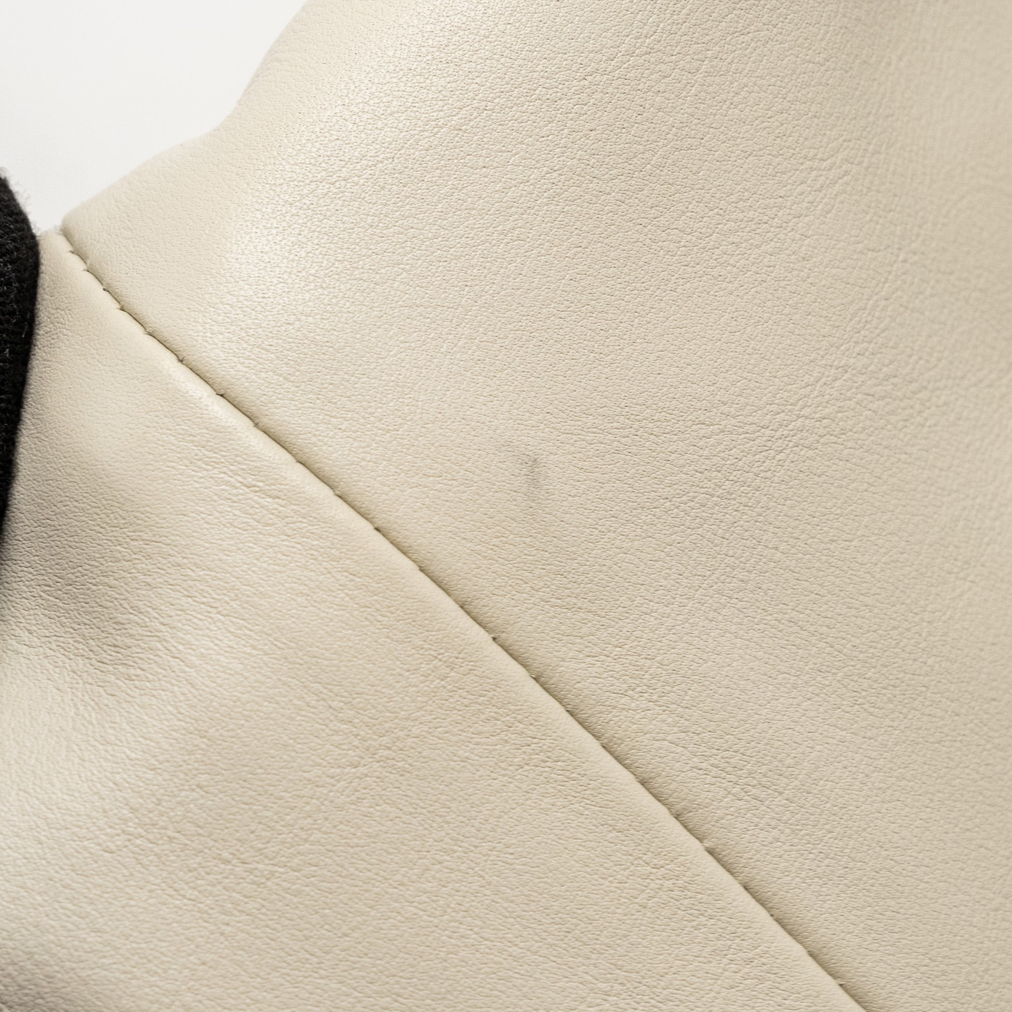 BOTTEGA VENETA THE POUCH CALFSKIN WHITE GHW