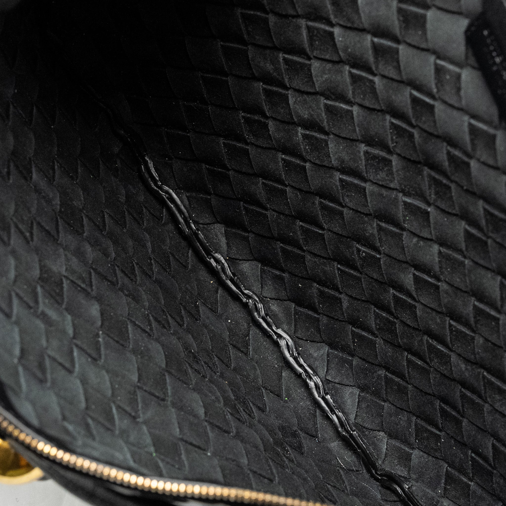 BOTTEGA VENETA MEDIUM TURN POUCH LAMBSKIN BLACK GHW